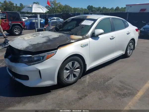 KNAGT4LE3H5018833 2017 KIA OPTIMA - Image 2