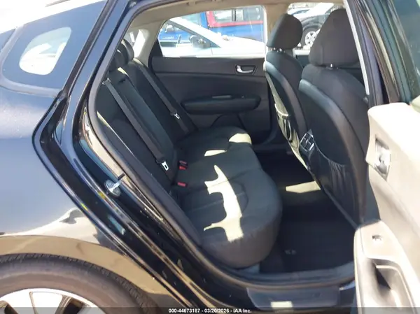 KNAGT4LE8H5012607 2017 KIA OPTIMA - Image 8