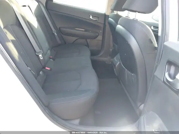 KNAGT4LEXH5008994 2017 KIA OPTIMA - Image 8