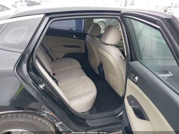 KNAGT4LEXH5011247 2017 KIA OPTIMA - Image 8