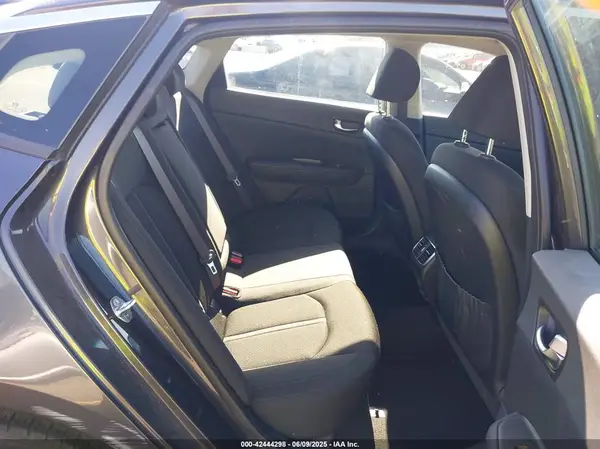 KNAGT4LEXH5012480 2017 KIA OPTIMA - Image 8