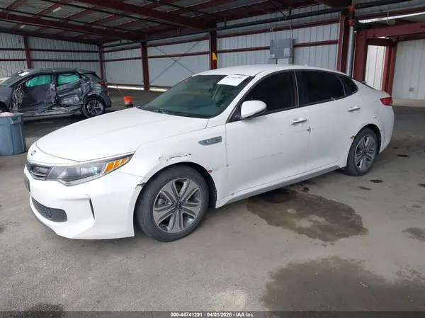 KNAGU4LC6H5006123 2017 KIA OPTIMA - Image 2