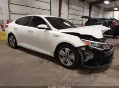 KNAGU4LC8H5005068 2017 KIA OPTIMA