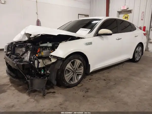 KNAGU4LC8H5005068 2017 KIA OPTIMA - Image 2