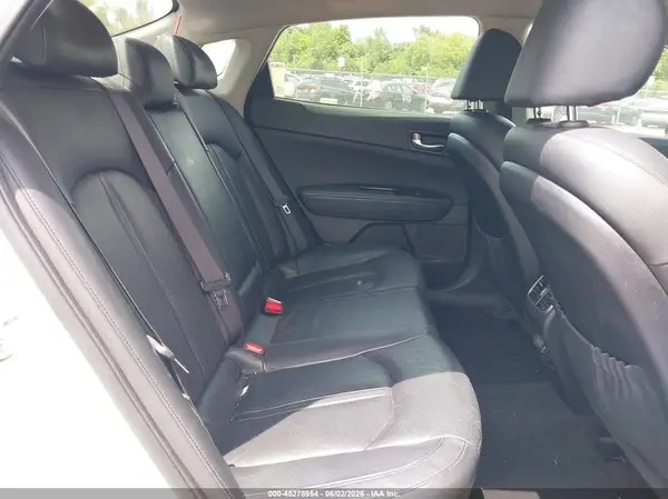 KNAGU4LCXH5004617 2017 KIA OPTIMA - Image 8