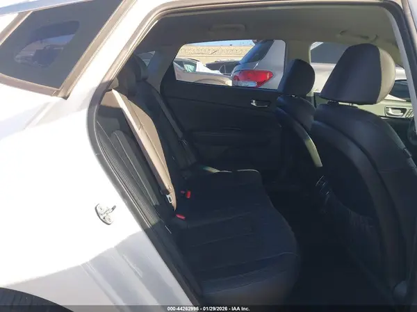 KNAGU4LE0H5018124 2017 KIA OPTIMA - Image 8