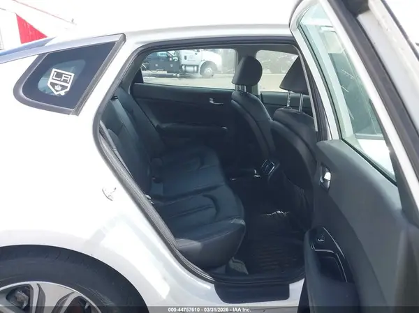 KNAGU4LE4H5013704 2017 KIA OPTIMA - Image 8
