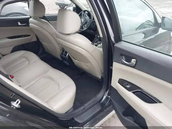 KNAGU4LEXH5010077 2017 KIA OPTIMA - Image 8