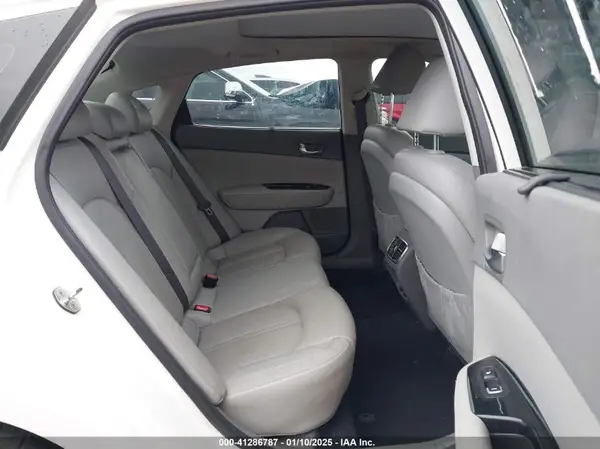 KNAGV4LD7H5017444 2017 KIA OPTIMA - Image 8