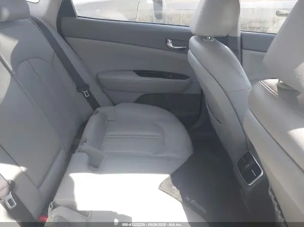 KNAGV4LD8H5010132 2017 KIA OPTIMA - Image 8