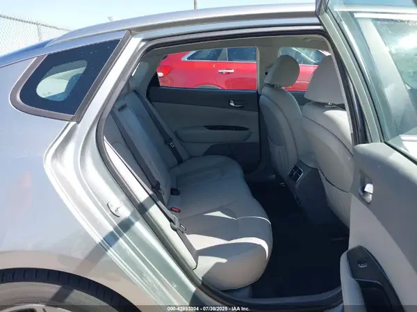 KNAGV4LD8H5016934 2017 KIA OPTIMA - Image 8