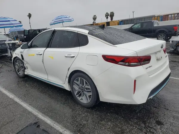 KNAGV4LD8L5036075 2020 KIA OPTIMA - Image 2