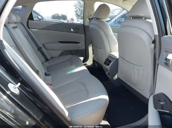 KNAGV4LDXH5017356 2017 KIA OPTIMA - Image 8