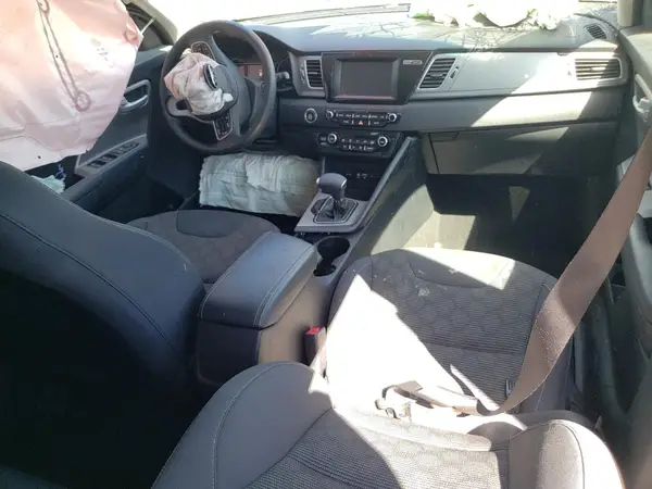 KNDCB31C7K5264370 2019 KIA NIRO - Image 8