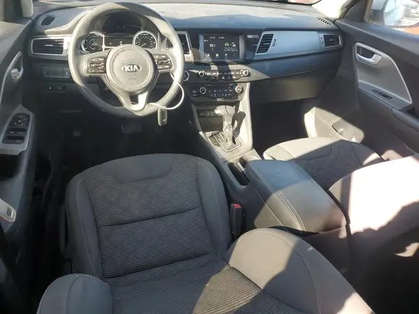 KNDCB3LC0H5037658 2017 KIA NIRO - Image 8
