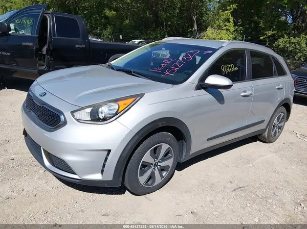 KNDCB3LC0H5039801 2017 KIA NIRO - Image 2