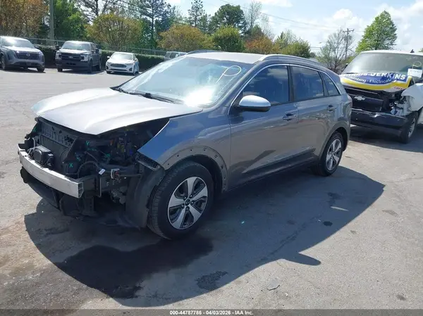 KNDCB3LC0H5039894 2017 KIA NIRO - Image 2