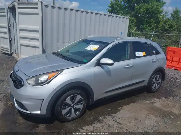 KNDCB3LC0H5040723 2017 KIA NIRO - Image 2