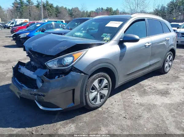 KNDCB3LC0H5041371 2017 KIA NIRO - Image 2