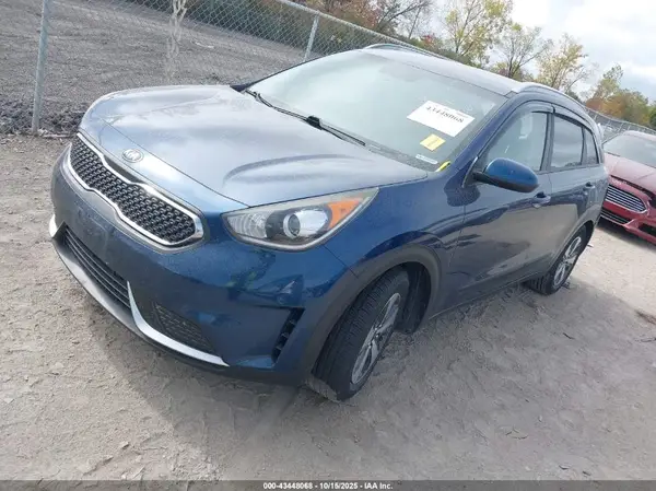 KNDCB3LC0H5042763 2017 KIA NIRO - Image 2