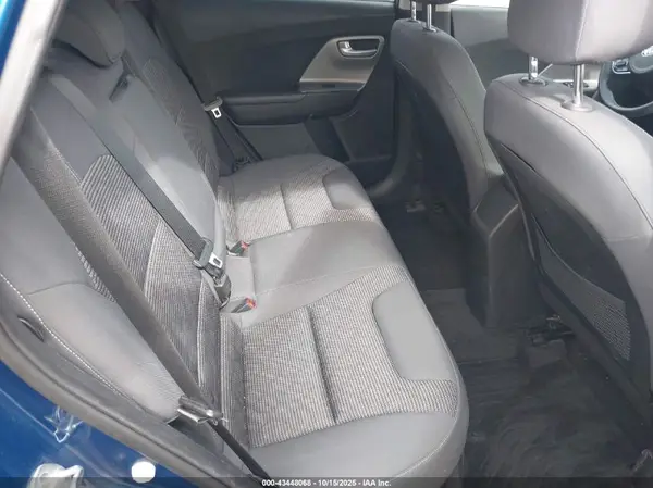 KNDCB3LC0H5042763 2017 KIA NIRO - Image 8