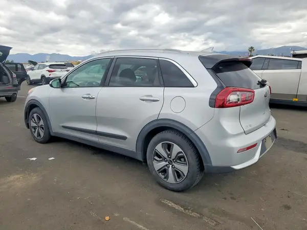 KNDCB3LC0H5044920 2017 KIA NIRO - Image 2