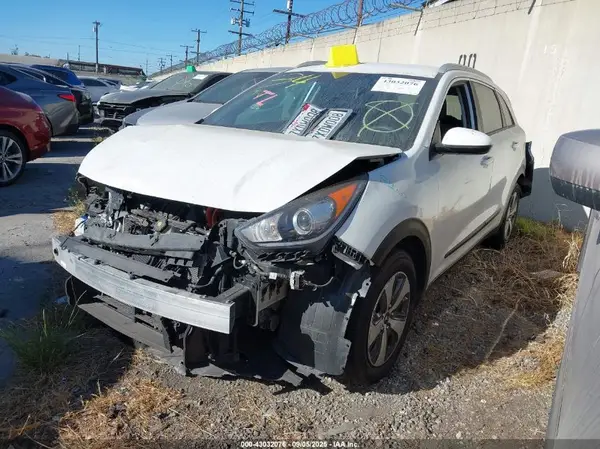 KNDCB3LC0H5045176 2017 KIA NIRO - Image 2