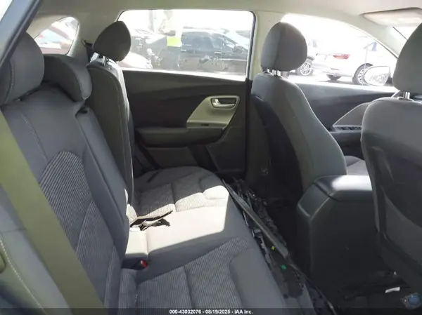 KNDCB3LC0H5045176 2017 KIA NIRO - Image 8