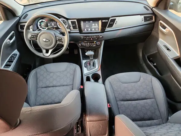 KNDCB3LC0H5048417 2017 KIA NIRO - Image 8
