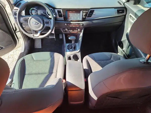 KNDCB3LC0H5048465 2017 KIA NIRO - Image 8