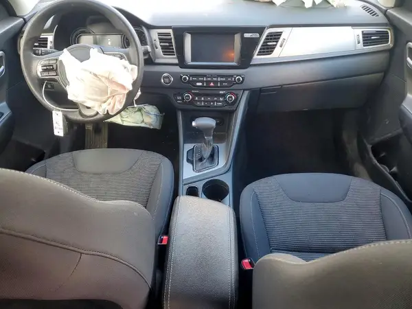 KNDCB3LC0H5049678 2017 KIA NIRO - Image 8