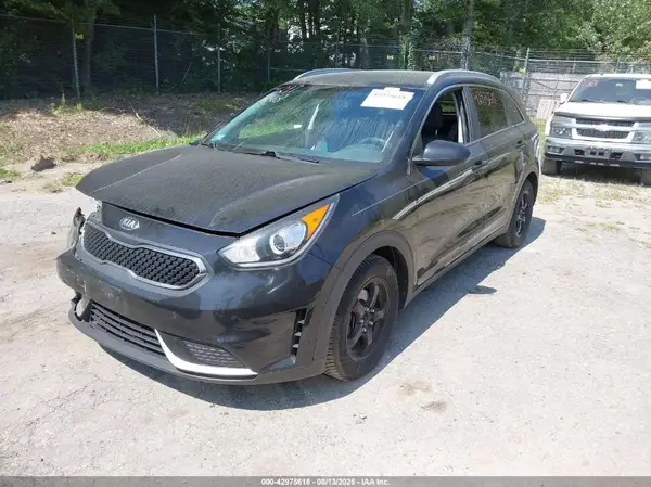 KNDCB3LC0H5049843 2017 KIA NIRO - Image 2