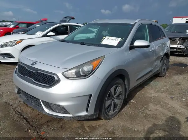 KNDCB3LC0H5056758 2017 KIA NIRO - Image 2