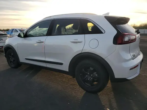 KNDCB3LC0H5058607 2017 KIA NIRO - Image 2