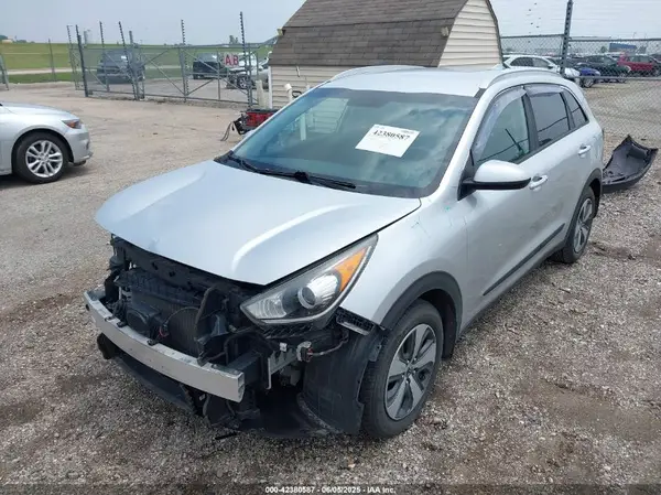 KNDCB3LC0H5059126 2017 KIA NIRO - Image 2
