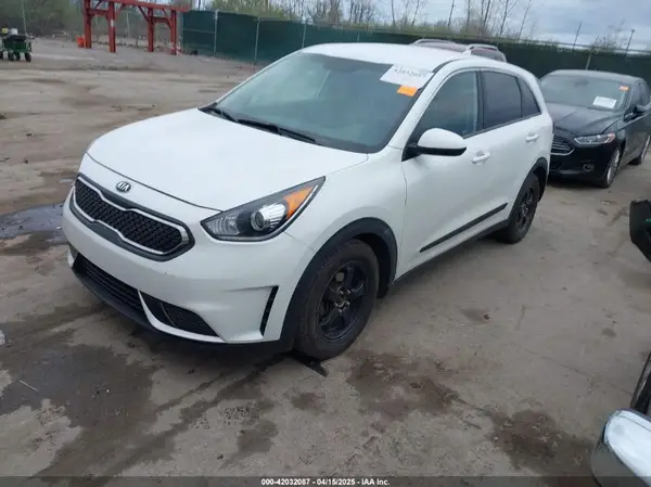KNDCB3LC0H5060051 2017 KIA NIRO - Image 2