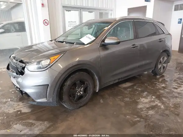 KNDCB3LC0H5062365 2017 KIA NIRO - Image 2