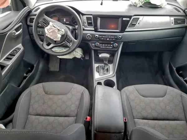 KNDCB3LC0H5067503 2017 KIA NIRO - Image 8