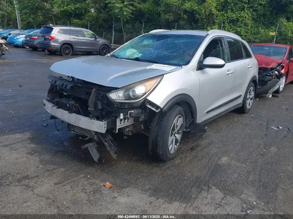 KNDCB3LC0H5068277 2017 KIA NIRO - Image 2