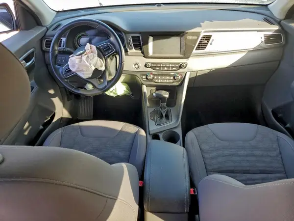 KNDCB3LC0H5072636 2017 KIA NIRO - Image 8
