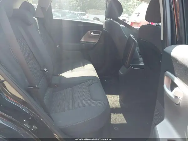 KNDCB3LC0H5078761 2017 KIA NIRO - Image 8