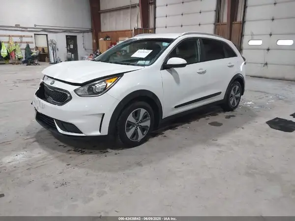 KNDCB3LC0H5080722 2017 KIA NIRO - Image 2
