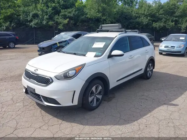 KNDCB3LC0H5081207 2017 KIA NIRO - Image 2
