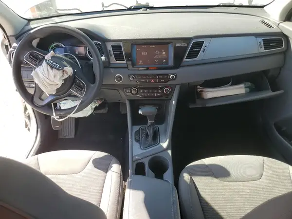 KNDCB3LC0H5084849 2017 KIA NIRO - Image 8
