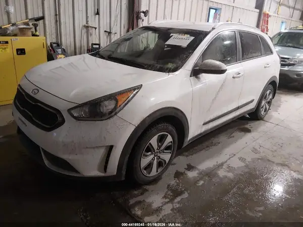 KNDCB3LC0H5087153 2017 KIA NIRO - Image 2