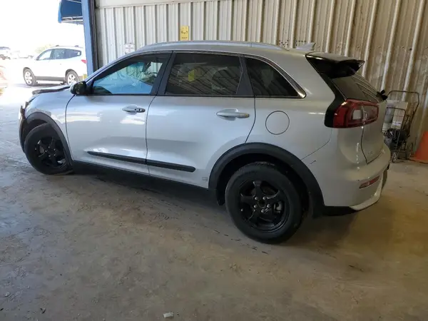 KNDCB3LC0H5088223 2017 KIA NIRO - Image 2