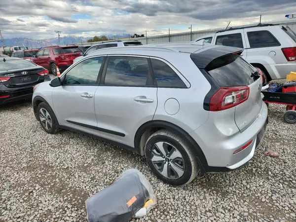 KNDCB3LC0H5093308 2017 KIA NIRO - Image 2
