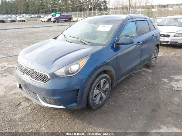 KNDCB3LC0H5104761 2017 KIA NIRO - Image 2