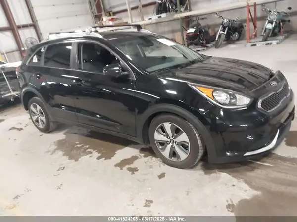 KNDCB3LC0J5109979 2018 KIA NIRO - Image 1