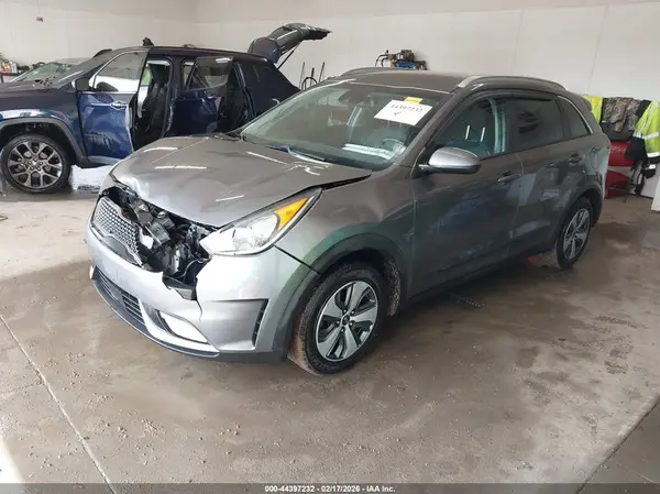 KNDCB3LC0J5111411 2018 KIA NIRO - Image 2